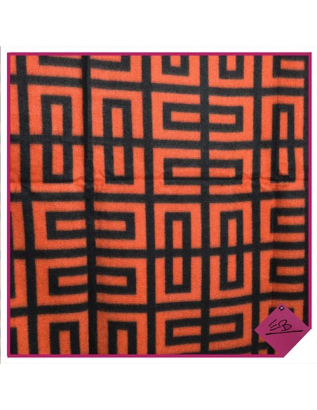 Echarpe NOIRE ET ORANGE, motif labyrinthe