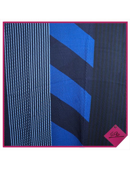 Foulard gaufré, à dominance noire et bleu royal