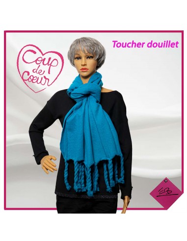 Echarpe ,uni turquoise ,finition franges tressées toucher douillet