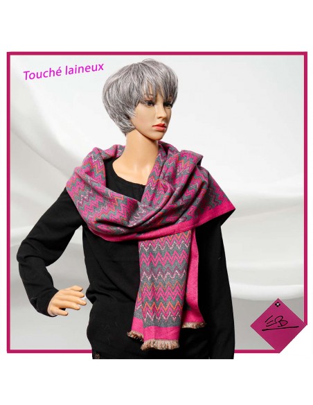 Echarpe grise et fuchsia , motif chevrons, toucher laine