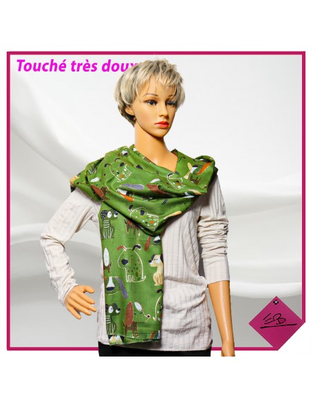 Foulard coloris vert motif chien