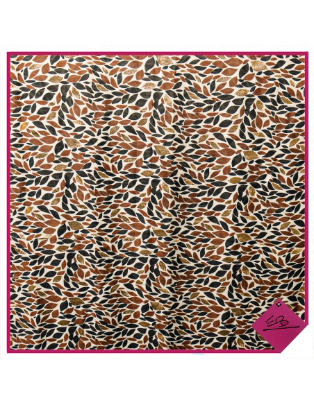 Foulard à dominance marron, motif feuilles