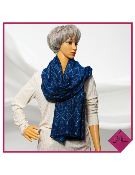 Foulard bleu, motif carré et ovale doré