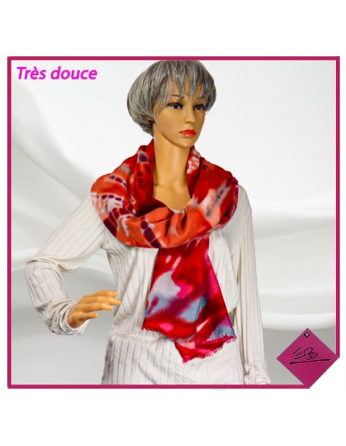 Foulard très doux, aurore boréale à dominance rouge