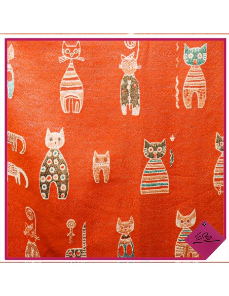 Echarpe jacquard très douce à dominance ORANGE , motif chats stylisés