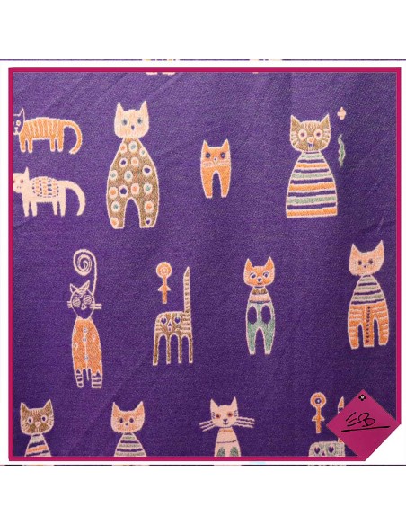 Echarpe jacquard très douce à dominance de VIOLET, motif chats stylisés