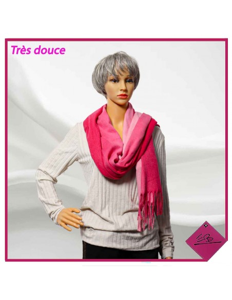 Echarpe très douce, dégradé de fuchsia, finition franges