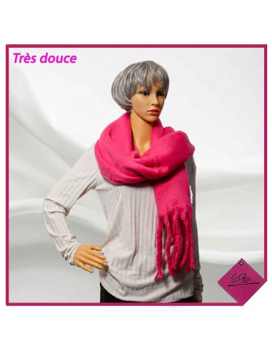 Echarpe très douce fuchsia ,finition franges